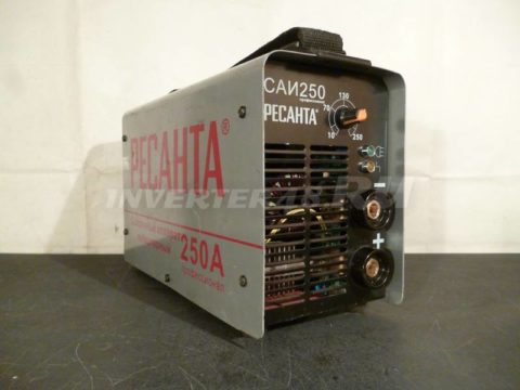 Сварочный инвертор РЕСАНТА САИ 250 GP44 v2.0